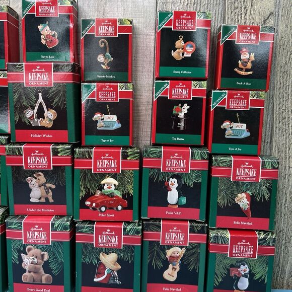 Lot of 20 Boxes Vintage Hallmark Ornaments. Very good condition - Picture 3 of 16